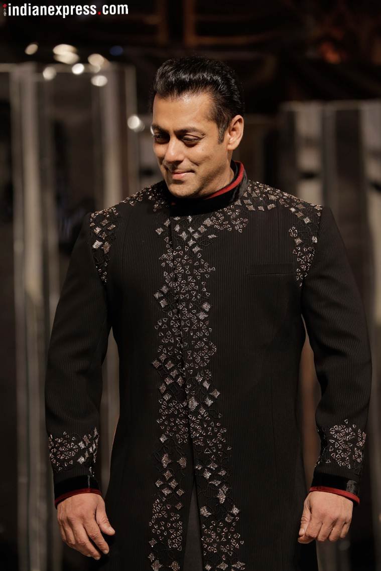 "salman khan, katrina kaif, salman katrina, katrina salman, salman, katrina, salman katrina manish malhotra, katrina salman manish malhotra, manish malhotra fashion show, salman katrina photos, katrina salman images, salman katrina bharat, salman khan photos, katrina kaif photos, salman katrina showstopper