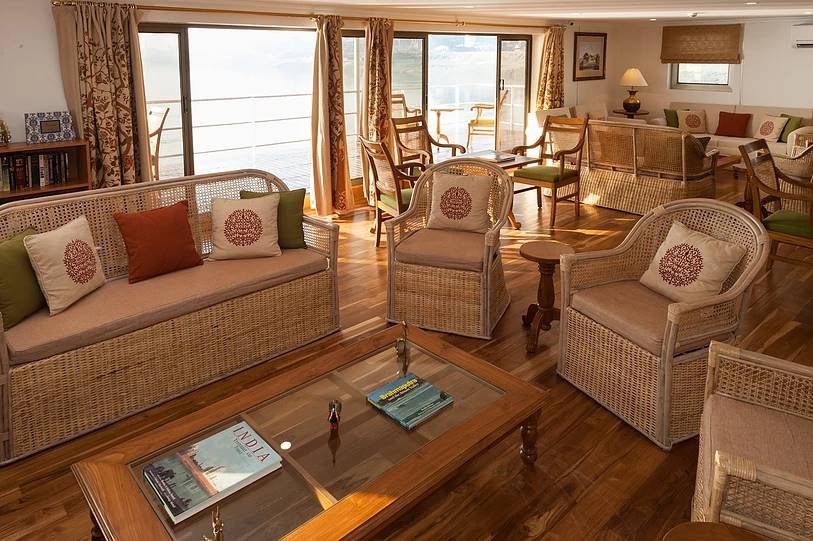 cruise ship, Varanasi, cruise ship , RBN rajmahal,Bollywood News, Bollywood News in Hindi, News in Hindi, Entertenment news in Hindi, crime news, naitonal news, international news, trending news, twitter news, Viral story in Hindi, Latest news in Hindi, Jansatta