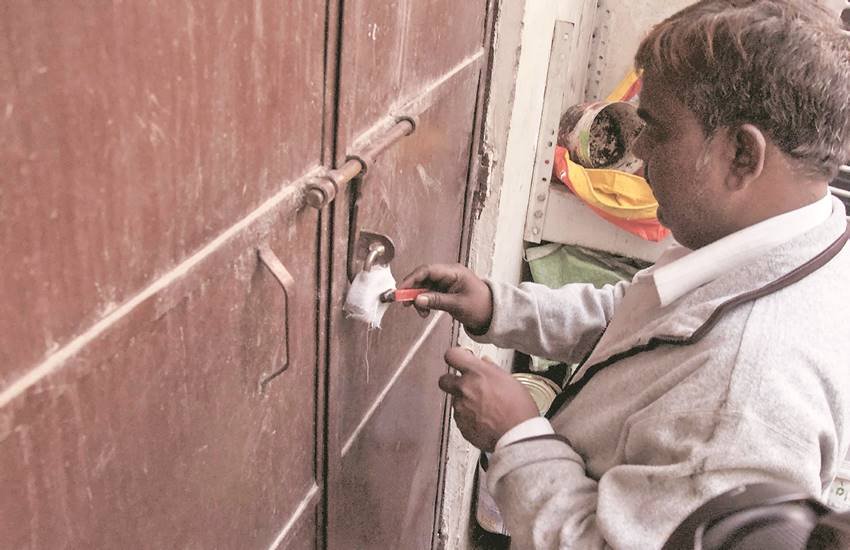 जानकारी के मुताबिक बुधवार से सीलिंग की कार्रवाई शुरू हो सकती है। जानकारी के मुताबिक बुधवार से सीलिंग की कार्रवाई शुरू हो सकती है।