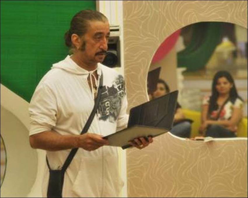 शक्ति कपूर - जब शक्ति कपूर ने बिग बॉस 5 में एंट्री की थी, उस दौरान वे घर में अकेले पुरूष थे। उस सीज़न में सलमान और संजय दत्त साथ में शो की होस्टिंग कर रहे थे। हालांकि इस शो में सलमान और शक्ति की कोई बहस नहीं हुई थी लेकिन सलमान के किसी एक कमेंट के चलते शक्ति को काफी बुरा महसूस हुआ था।