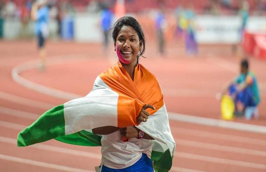 हेप्टाथलान खिलाड़ी स्वप्ना बर्मन को 10 लाख रुपये का ईनाम और नौकरी देने की घोषणा 