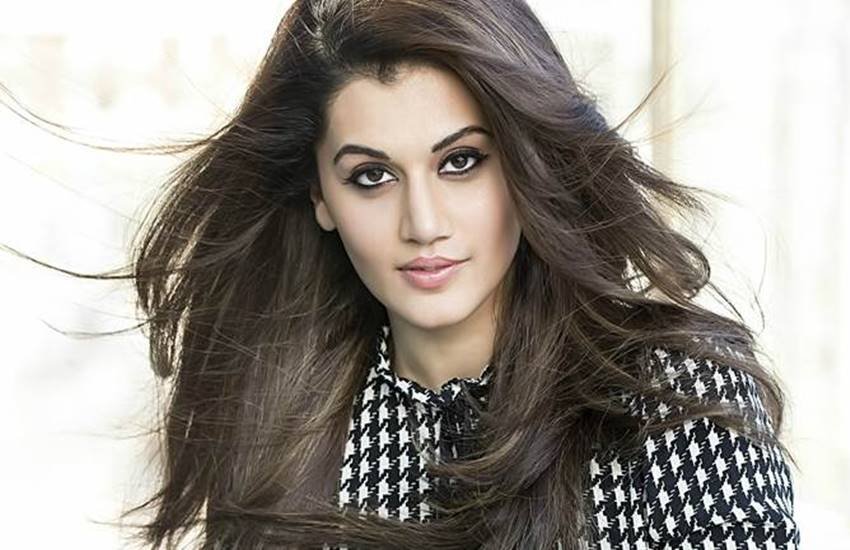 तापसी पन्नू बताती हैं कि वो चेहरे पर किसी भी तरह का फेस पैक नहीं लगाती हैं। तापसी पन्नू बताती हैं कि वो चेहरे पर किसी भी तरह का फेस पैक नहीं लगाती हैं।