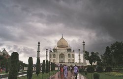 आज से पांच गुना महंगा हुआ ताजमहल का दीदार, गुंबद में जाने का अलग चार्ज, ये होंगी नई दरें