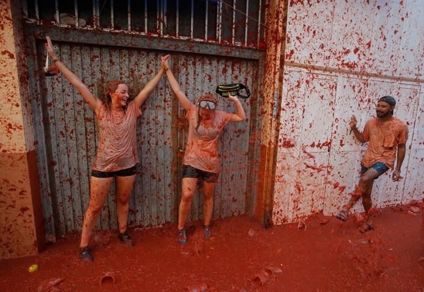 la tomatina, la tomatina festival 2018, la tomatina festival, la tomatina festival spain, holi, teej, karwa chauth, diwali, halloween, zindagi na milegi dobara, bunol, valencia, spain, globalisation, vadodara, vishakapatnam, madhya pradesh,