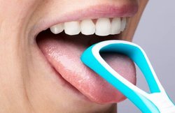 क्यों होते हैं जीभ पर काले धब्बे? इन घरेलू उपचारों से पा सकते हैं छुटकारा