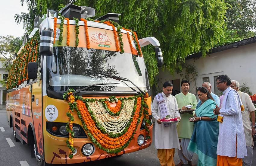 Vasundhara Raje, Rajasthan cm, Rajasthan cm Vasundhara Raje, Rajasthan Gaurav Yatra, Rajasthan Elections, Rajasthan Gaurav Yatra smart bus, hindi news, news in Hindi, Jansatta