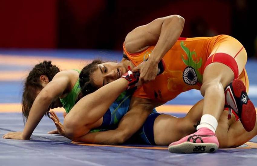  भारत की महिला पहलवान विनेश फोगाट ने 18वें एशियाई खेलों के दूसरे दिन सोमवार को 50 किलोग्राम भारवर्ग फ्रीस्टाइल स्पर्धा के फाइनल में प्रवेश कर लिया है।