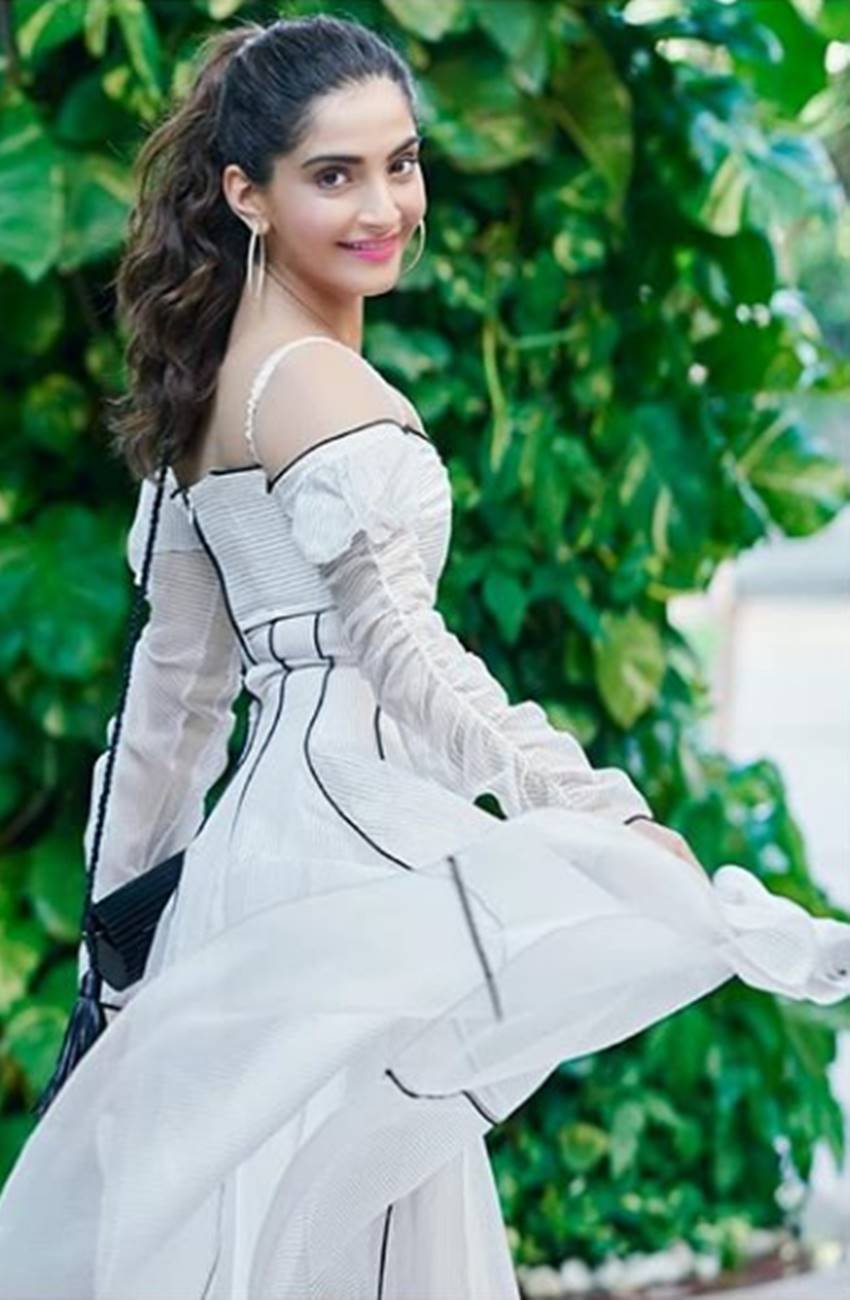 Sonam kapoor, sonam kapoor about fashion, fashion icon sonam kapoor, actress sonam kapoor, veere di wedding actess sonam, pictures of sonam kapoor, Sonam kapoor told about what is fashion and how to express it pictures of sonam kapoor