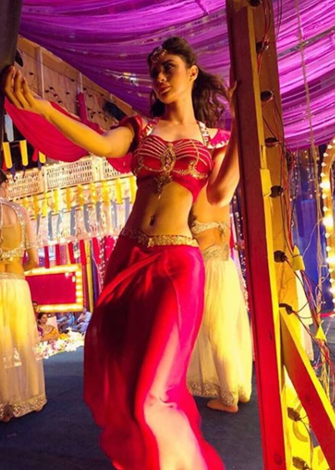 photos of MOUNI ROY, mouni roy SHARE a bunch of pictures, mouni roy in instagram, mouni roy fans react on mouni pictures, mouni fans says naagin coming back, bollywood news, television news, entertainment news, bollywood news, television news, entertainment news, bollywood news, television news, gold actress mouni roy, brahmastra actress mouni roy