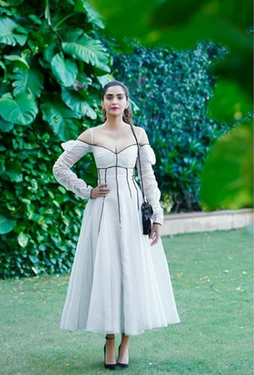 Sonam kapoor, sonam kapoor about fashion, fashion icon sonam kapoor, actress sonam kapoor, veere di wedding actess sonam, pictures of sonam kapoor, Sonam kapoor told about what is fashion and how to express it pictures of sonam kapoor