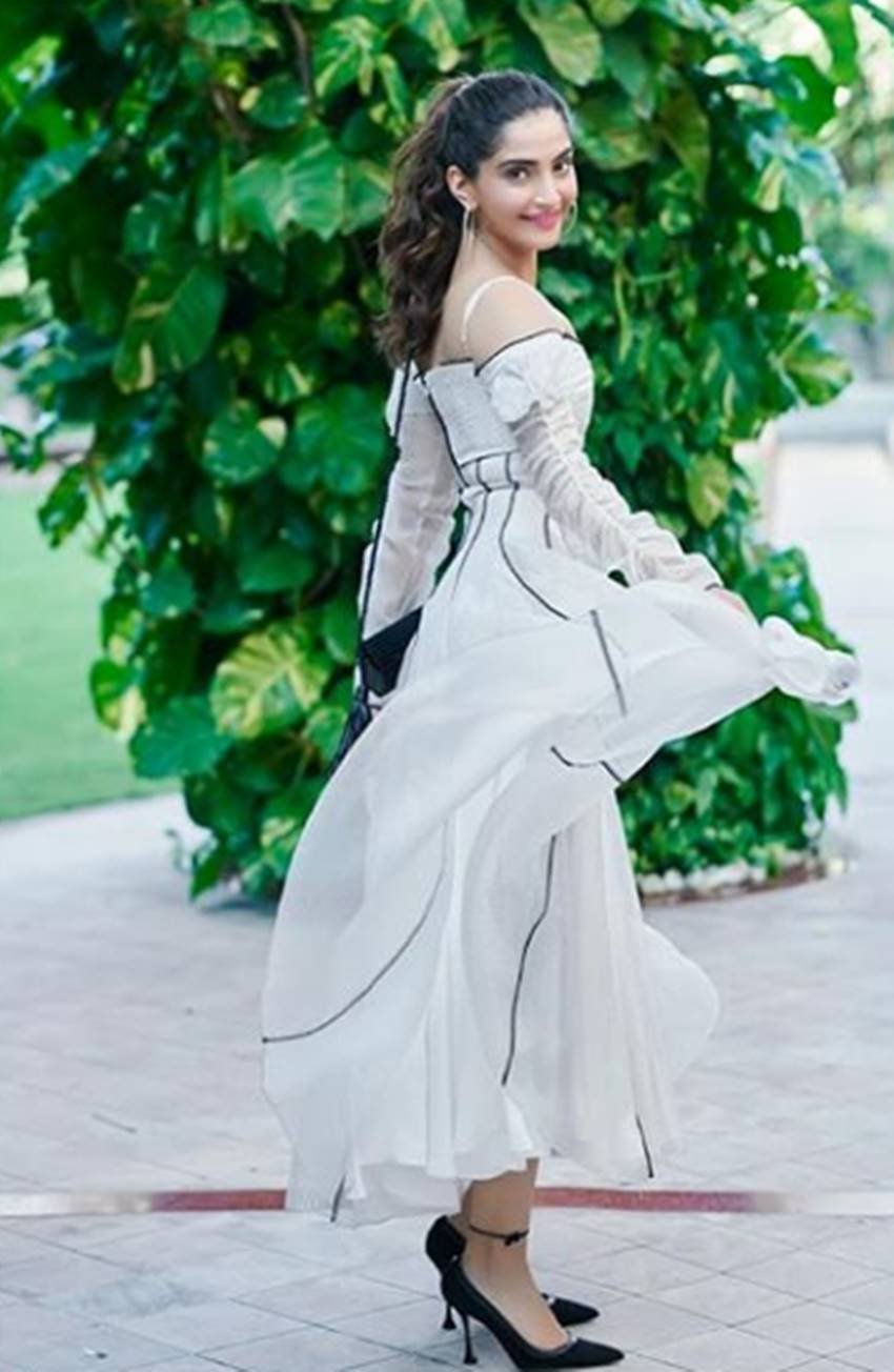 Sonam kapoor, sonam kapoor about fashion, fashion icon sonam kapoor, actress sonam kapoor, veere di wedding actess sonam, pictures of sonam kapoor, Sonam kapoor told about what is fashion and how to express it pictures of sonam kapoor