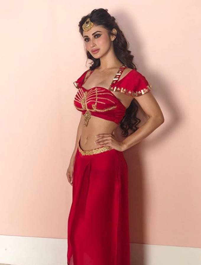 photos of MOUNI ROY, mouni roy SHARE a bunch of pictures, mouni roy in instagram, mouni roy fans react on mouni pictures, mouni fans says naagin coming back, bollywood news, television news, entertainment news, bollywood news, television news, entertainment news, bollywood news, television news, gold actress mouni roy, brahmastra actress mouni roy