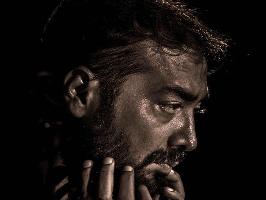 अनुराग कश्यप। बॉलीवुड में मॉर्डन डार्क फिल्मों के सबसे बड़े सिपहसलार। बॉलीवुड में कुछ परिवारों के नेक्सस को तोड़कर प्रयोगधर्मी सिनेमा का स्पेस स्थापित किया। आज एक गॉडफादर की तरह कई उभरते कलाकारों को मौका दे रहे हैं। गोरखपुर में जन्मे अनुराग आज अपना 46वां जन्मदिन मना रहे हैं।
