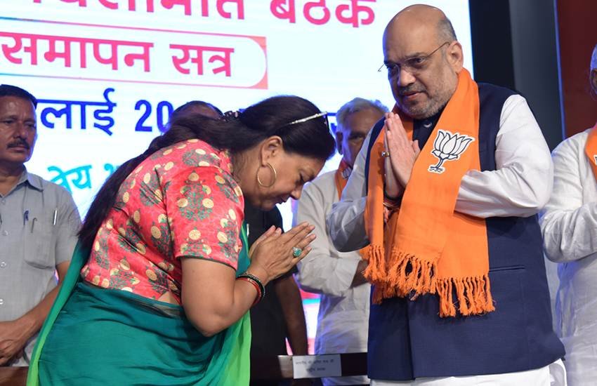 भाजपा के राष्ट्रीय अध्यक्ष अमित शाह और राजस्थान की मुख्यमंत्री वसुंधरा राजे। Express Photo by Rohit Jain Paras.
