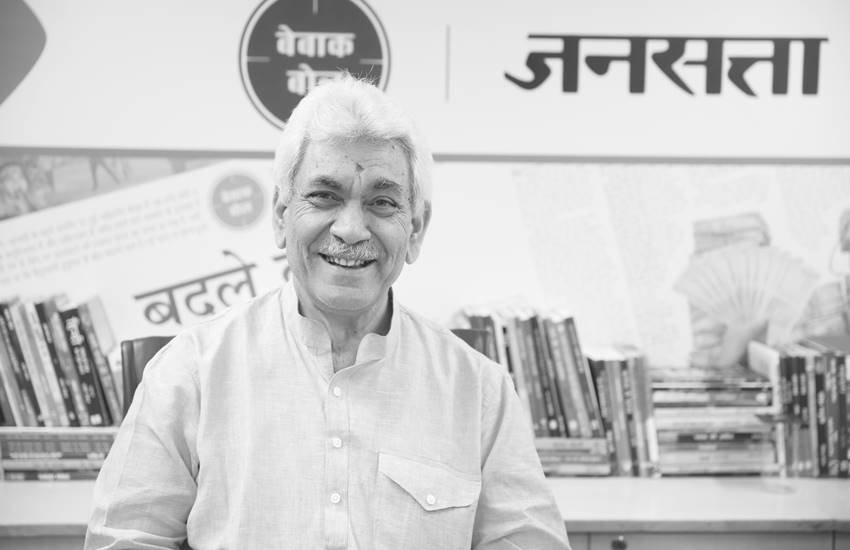 इस समय उत्तर प्रदेश के गाजीपुर से सांसद सिन्हा हिंदी पट्टी में अपनी खास शैली के लिए जाने जाते हैं। 
