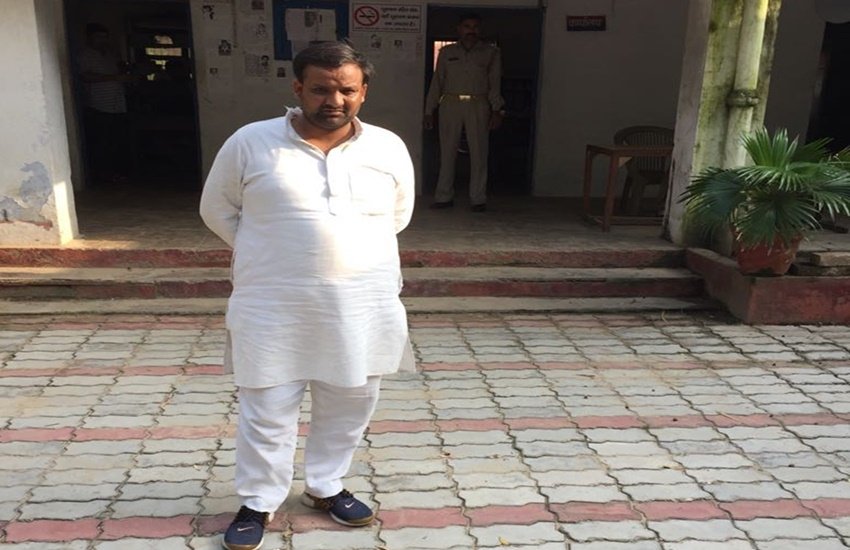 हत्या का प्रयास मामले में पूर्व मंत्री फारुख हसन गिरफ्तार (Photo: Twitter@PiyushRaiTOI)