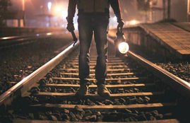 Indian Railways, IR, Gangmen, Train, Stop, Crackers, Danger, Accident, Rail Track, Crack, Alert, Detonator, Burst, Run, Loco Pilot, Train Driver, Safe Journey, Safe Tracks, IRCTC, Utility News, Hindi News