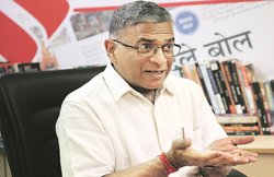 बारादरी: गांधी की ओर लौटना हमारी मजबूरी