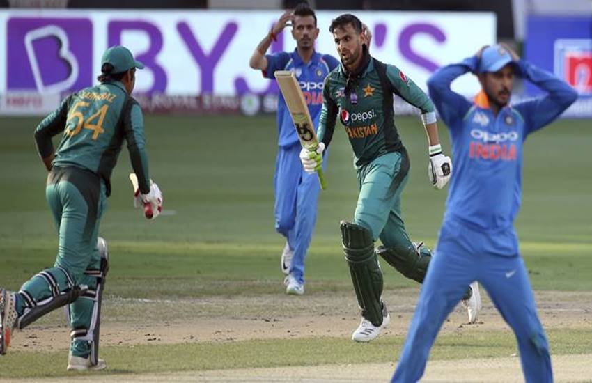भारत और पाकिस्तान की टीमें। 