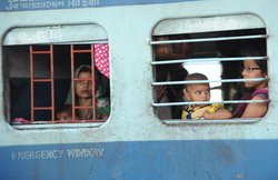 IRCTC Vikalp Scheme: ट्रेन में वेटिंग टिकट के बावजूद त्योहार पर मिल सकती है कंफर्म सीट, जान लीजिए शर्तें