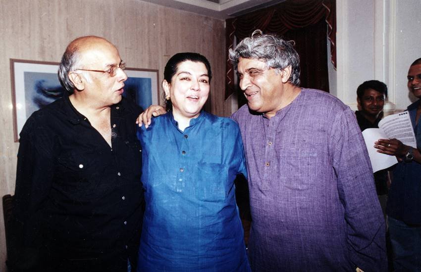 महेश भट्ट और जावेद अख्‍तर संग कल्‍पना लाजमी। (Express archive photo)