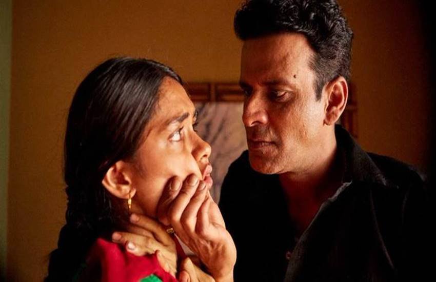 फिल्‍म लव सोनिया के दृश्य में म़णाल ठाकुर और मनोज बाजपेयी। फोटो- एक्‍सप्रेस ऑनलाइन 