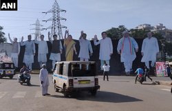 मध्य प्रदेश कांग्रेस में रार? रैली स्थल पर कटआउट्स में 9 नेताओं के फोटो पर दिग्विजय सिंह गायब