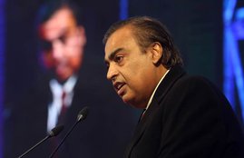Mukesh Ambani, 300 Crores Rupees Per Day, Barclays Hurun India Rich List 2018, Reliance Industries Ltd.,Alliance Boots,Gautam Adani,Mukesh Ambani,Uday Kotak,suzlon,Godrej group,Dilip Shanghvi,Hinduja Group, रिलायंस इंडस्ट्रीज, मुकेश अंबानी, बार्कलेज हुरुन इंडिया रिच लिस्ट, ril, Mukesh Ambani, Barclays Hurun India Rich List, Business News, Business News in Hindi, Latest Business News, Business Headlines, बिज़नस ET समाचार