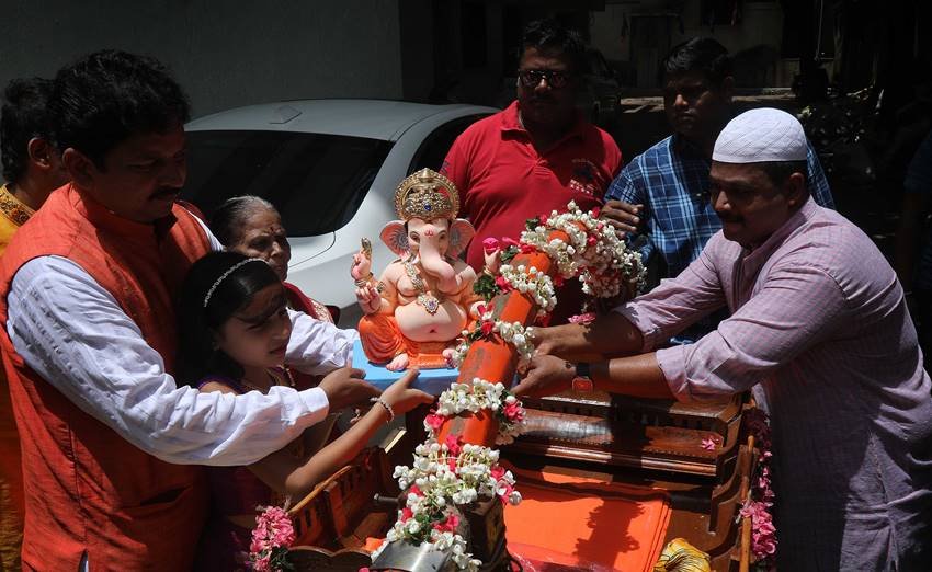 Mumbai,GaneshChaturthi,Muslims,Festivals, Muslims community performs during the Ganesh Chaturthi , Muslims in Mumbai celebrate Ganesh Chaturthi, Shivsena leader Arvind Bhosale, Ganesh Chaturthi 2918, Ganesh Chaturthi mumbai