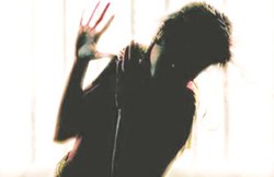 आधी दुनियाः सुंदरता और उत्पीड़न