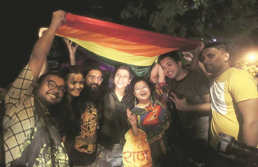 सुप्रीम कोर्ट का फैसला आने के बाद दिल्ली के जंतर-मंतर के पास खुशी का इजहार।(तस्वीर : आरुष चोपड़ा)