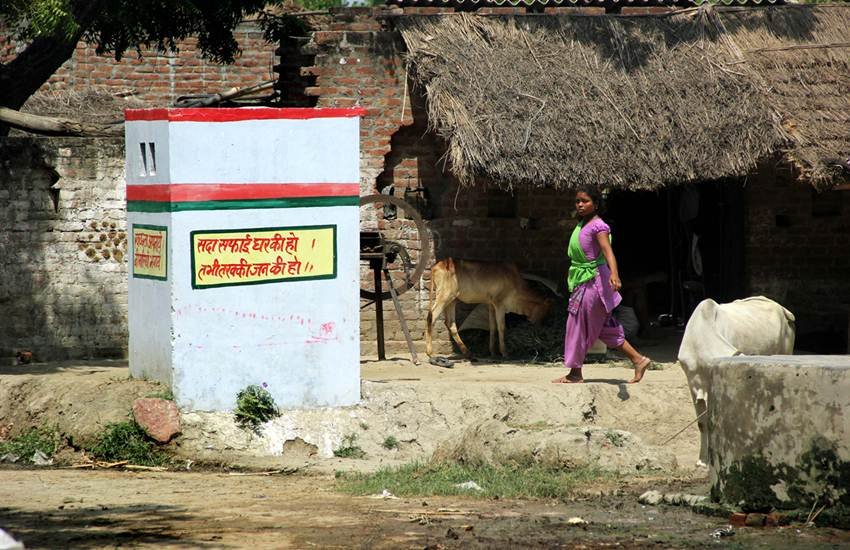 उत्तर प्रदेश के गांव में बना शौचालय। फोटो- Express Photo by Gajendra Yadav.