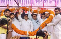 खुद को बताया पांडव, फिर शिवपाल बोले- मजबूरी में कौरवों के साथ खड़े हैं मुलायम
