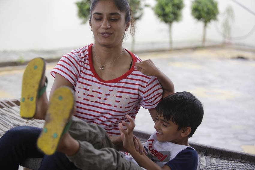 vinesh phogat, vinesh phogata asian games, vinesh phogat balali, first indian woman wrestler, first indian woman wrestler gold medal, asian games, olympic gold