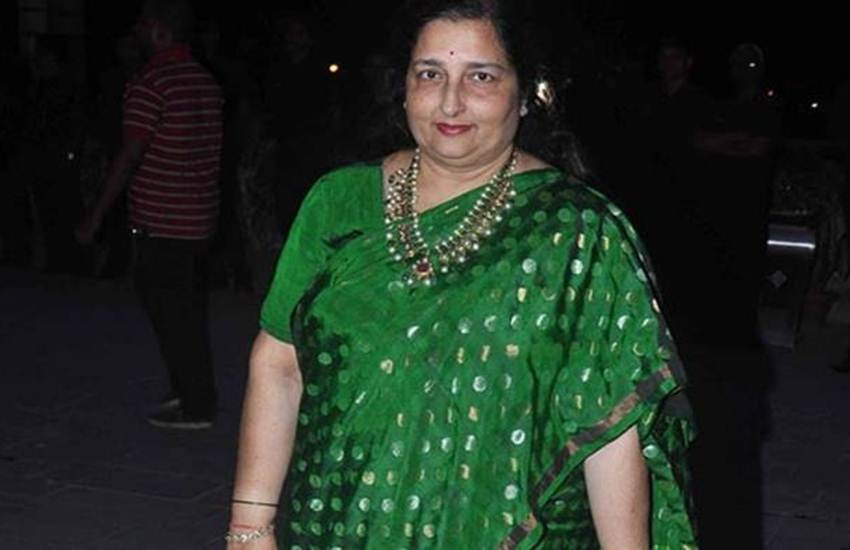 mumbai, anuradha paudwal, builders dupe anuradha paudwal, om mandar realtors, mumbai news, anuradha paudwal song, anuradha paudwal kumar sanu, anuradha paudwal news