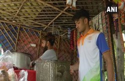 एशियन गेम्‍स में जीता ब्रॉन्‍ज, घर लौटते ही संभाली चाय की दुकान, पिता चलाते हैं ऑटो