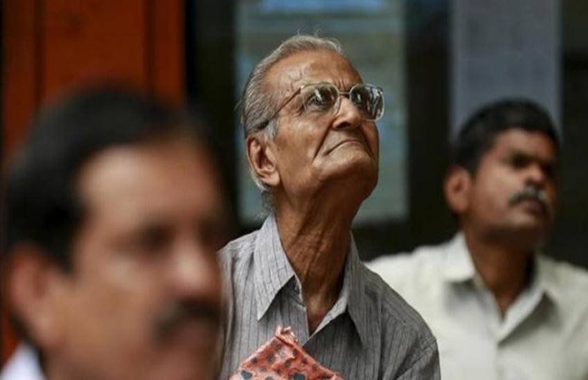  केंद्रीय मंत्रिमंडल ने बुधवार को अटल पेंशन योजना का अनिश्चितकाल तक विस्तार करने का फैसला किया है, जो अगस्त में खत्म हो रहा था। 