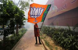 यूपी: बीजेपी विधायक के बेटे पर पीएम-सीएम को गालियां देने का आरोप, केस दर्ज