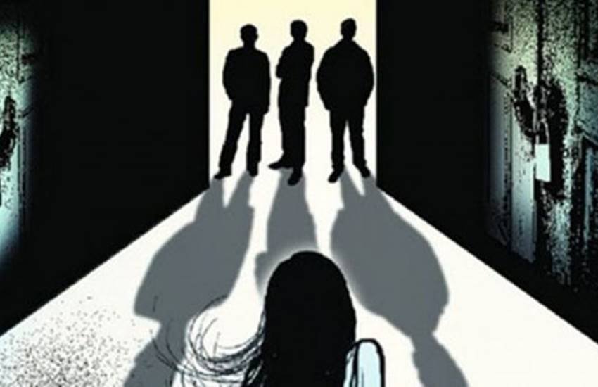 पुलिस का आरोप है कि स्कूल प्रबंधन से जुड़े लोग इस मामले में साक्ष्य मिटाने में लगे थे। पुलिस का आरोप है कि स्कूल प्रबंधन से जुड़े लोग इस मामले में साक्ष्य मिटाने में लगे थे।