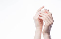 खूबसूरत हाथों के लिए काम आ सकते हैं ये 4 आसान घरेलू टिप्स