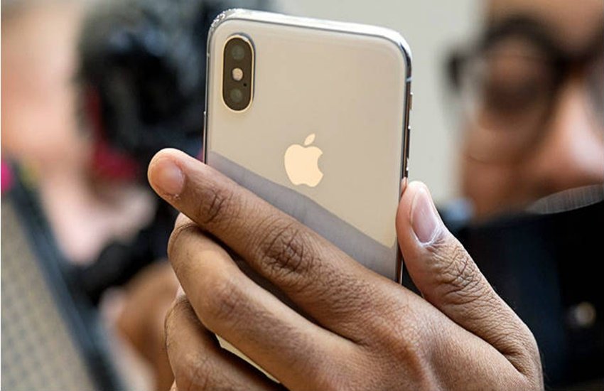 Apple iPhone X पर 12 हजार रुपये की छूट दे रहा है। (Photo: Financial express)