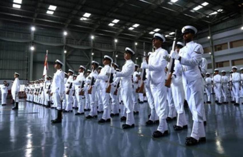 Indian Navy Recruitment 2018: ऑनलाइन आवेदन आप 15 सितंबर से www.joinindiannavy.gov.in पर कर सकते हैं।