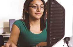 रविवारीः आभासी दुनिया में खुलते पंख