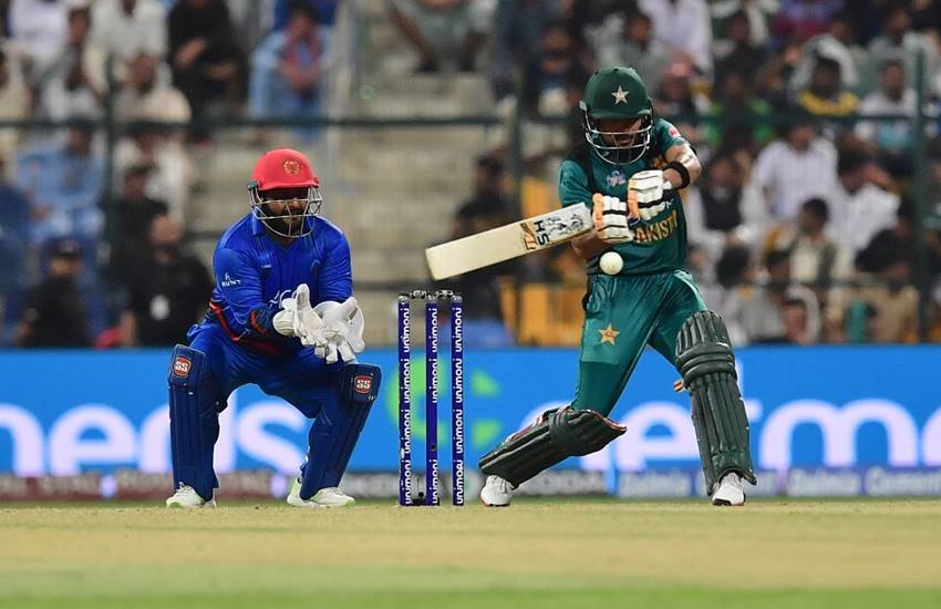 Pakistan vs Afghanistan: शोएब मलिक ने नाबाद निर्णायक 51 रन की पारी खेली। अफगानिस्ता की ओर से एक बार फिर राशिद खान ने अच्छा प्रदर्शन जारी रखा और सबसे ज्यादा 3 विकेट झटके।