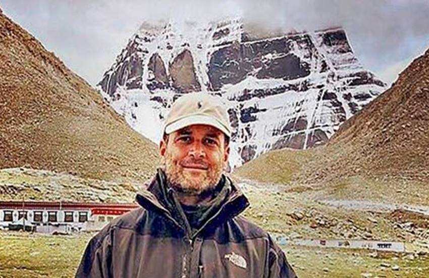 राहुल भी आए दिन अपनी हरकतों से मित्रों को चिढ़ाए रहते हैं और खबरों में बने रहते हैं।