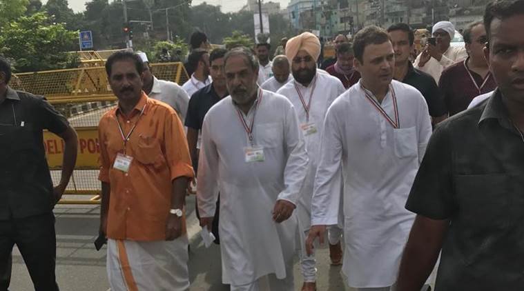 भारत बंद में कांग्रेस अध्यक्ष राहुल गांधी और कई सीनियर नेता शामिल हुए। (फोटो-एएनआई)