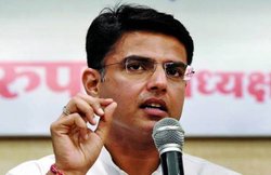 सचिन पायलट का वसुंधरा राजे पर हमला- सीएम गौरव यात्रा पर और यहां किसानों की निकल रही शव यात्रा