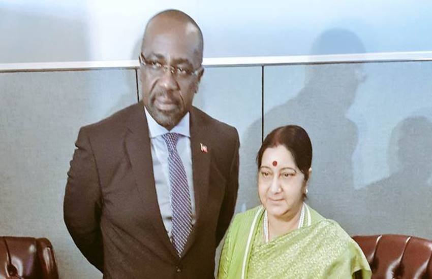 एंटीगुआ सरकार ने भारत को आश्वासन दिया है कि वह पंजाब नेशनल बैंक के दो अरब डॉलर के घोटाले में कथित आरोपी एवं भगोड़े हीरा कारोबारी मेहुल चोकसी के प्रत्यर्पण में पूरा सहयोग करेगी। एंटीगुआ सरकार ने भारत को आश्वासन दिया है कि वह पंजाब नेशनल बैंक के दो अरब डॉलर के घोटाले में कथित आरोपी एवं भगोड़े हीरा कारोबारी मेहुल चोकसी के प्रत्यर्पण में पूरा सहयोग करेगी।