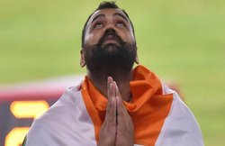 पापा के साथ गोल्ड मेडल की खुशियां बांटने वाले थे तजिंदर, घर पहुंचने से पहले दुनिया छोड़ गये पिता