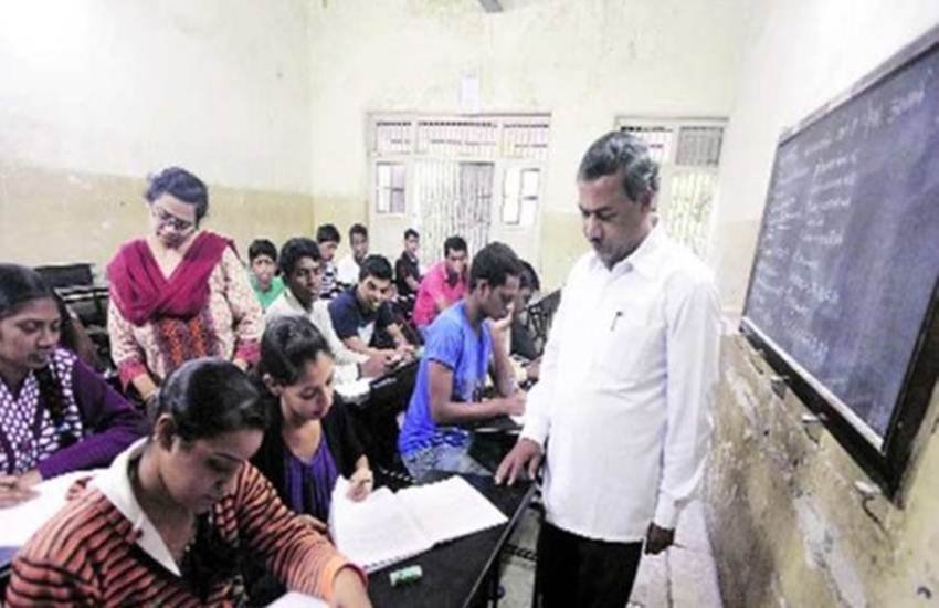 पहले चरण में 68500 पदों के लिए हुई लिखित परीक्षा में कुल 41,555 अभ्यर्थी ही पास हुए थे।